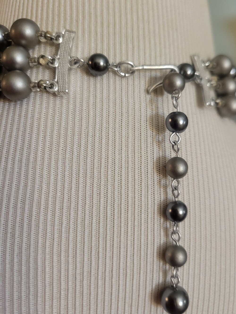 Vintage Three-Strand Grey Faux Pearl Necklace Marked Japan - Picture 7 of 7